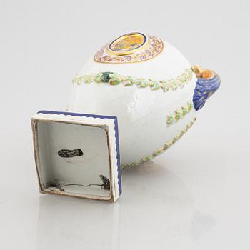 A famille rose 'Chinese Export' jar with cover, Qing dynasty, Qianlong (1736-95).
