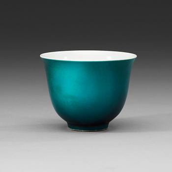 266. A cup with turquoise glaze, Qing dynasty (1644-1912) mark of Yongle.
