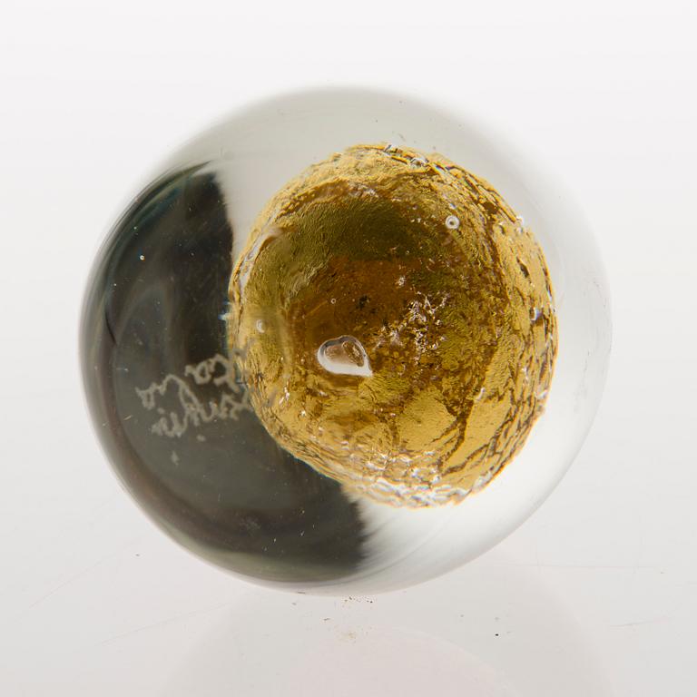 Tapio Wirkkala, A mid 1960s 'glass egg' sculpture signed Venini Italia.