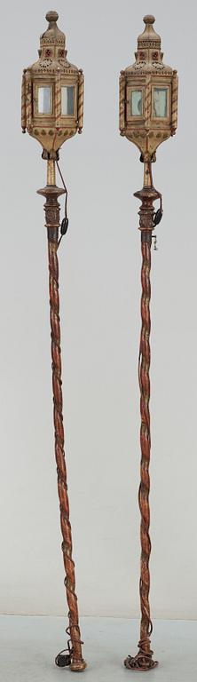 PROCESSIONSLYKTOR, ett par, 1800/1900-tal.