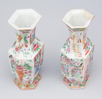 VASER, 2 st. porslin. Kanton. 1800-tal.