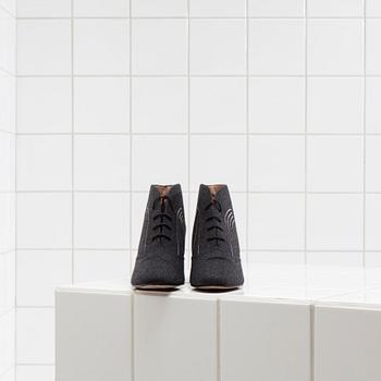 SKOR, Giorgio Armani, storlek 40.