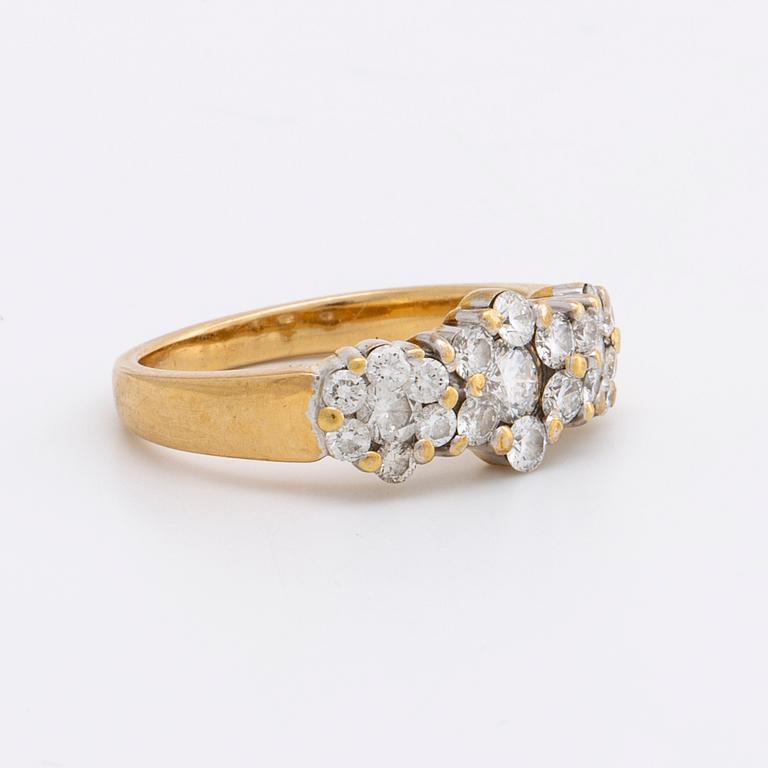RING 18K gold and whitegold brilliant-cut diamonds approx 0,70 ct in total.
