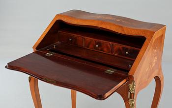 SEKRETÄR, rokokostil, 1900-talets andra hälft.