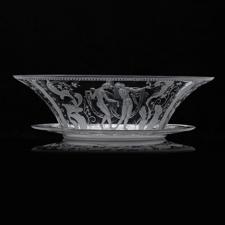 Simon Gate, an engraved Swedish Grace glass bowl on a plate, Orrefors, Sweden 1926, model 147.