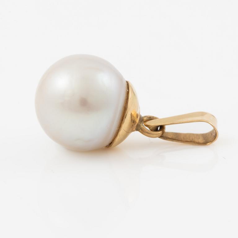 Pendant, 18K gold and pearl.