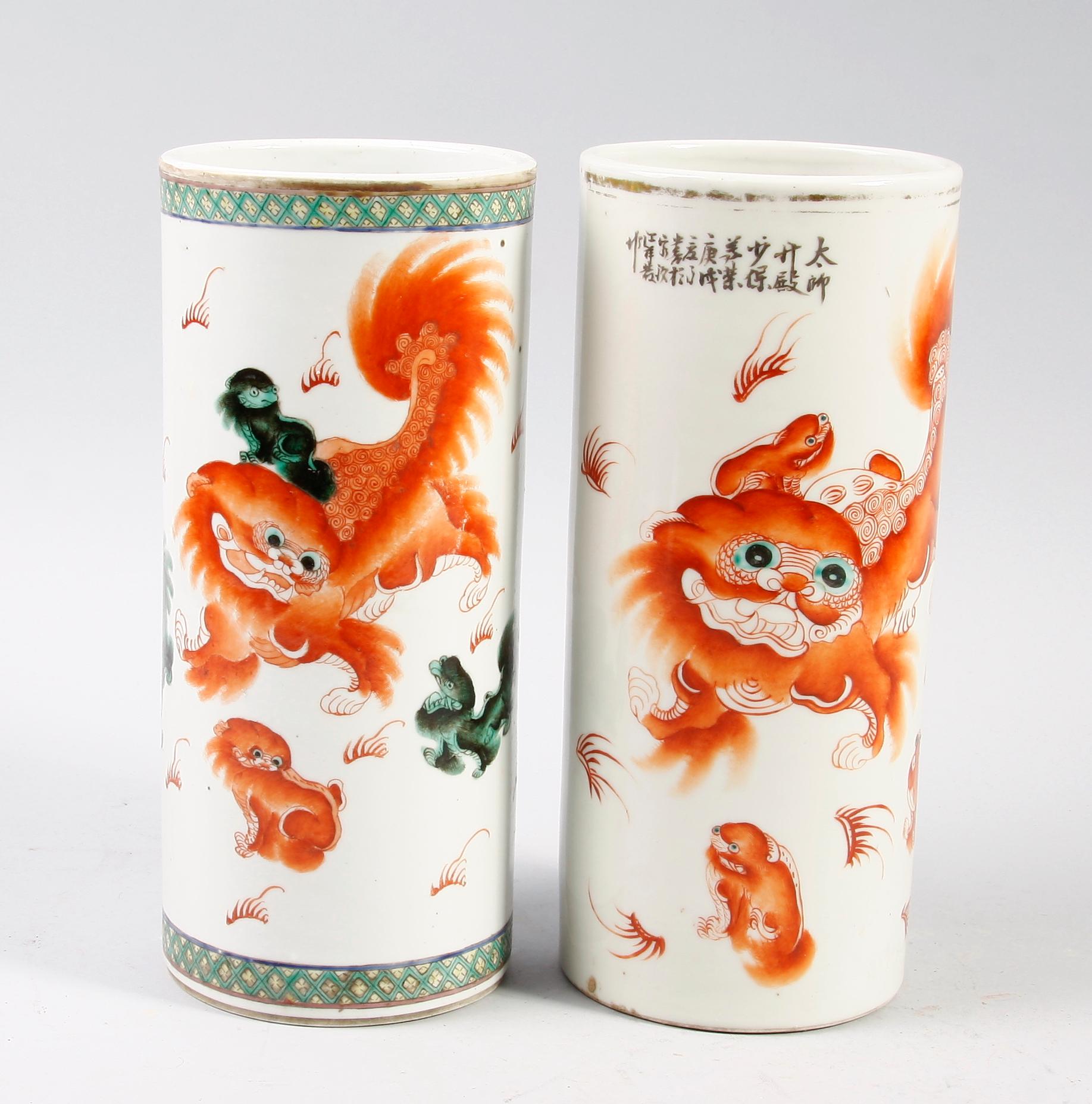 PENSELVASER, 2 st, porslin, Kina, 1900-tal.