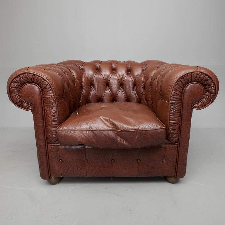 FÅTÖLJ, Chesterfield-modell, 1900-talets senare hälft.