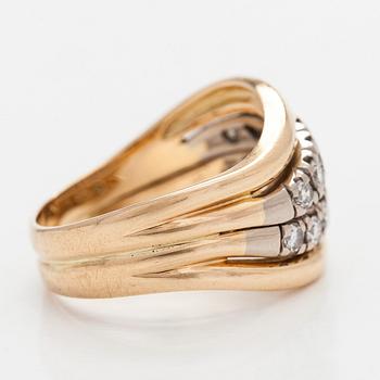 Ring, 14K guld och briljantslipade diamanter.