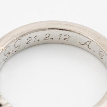 Ring, alliansring, 18K vitguld med briljantslipade diamanter.