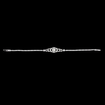 ARMBAND, gammalslipad diamant, ca 1 ct, samt mindre diamanter. Art Deco, 1930-tal.