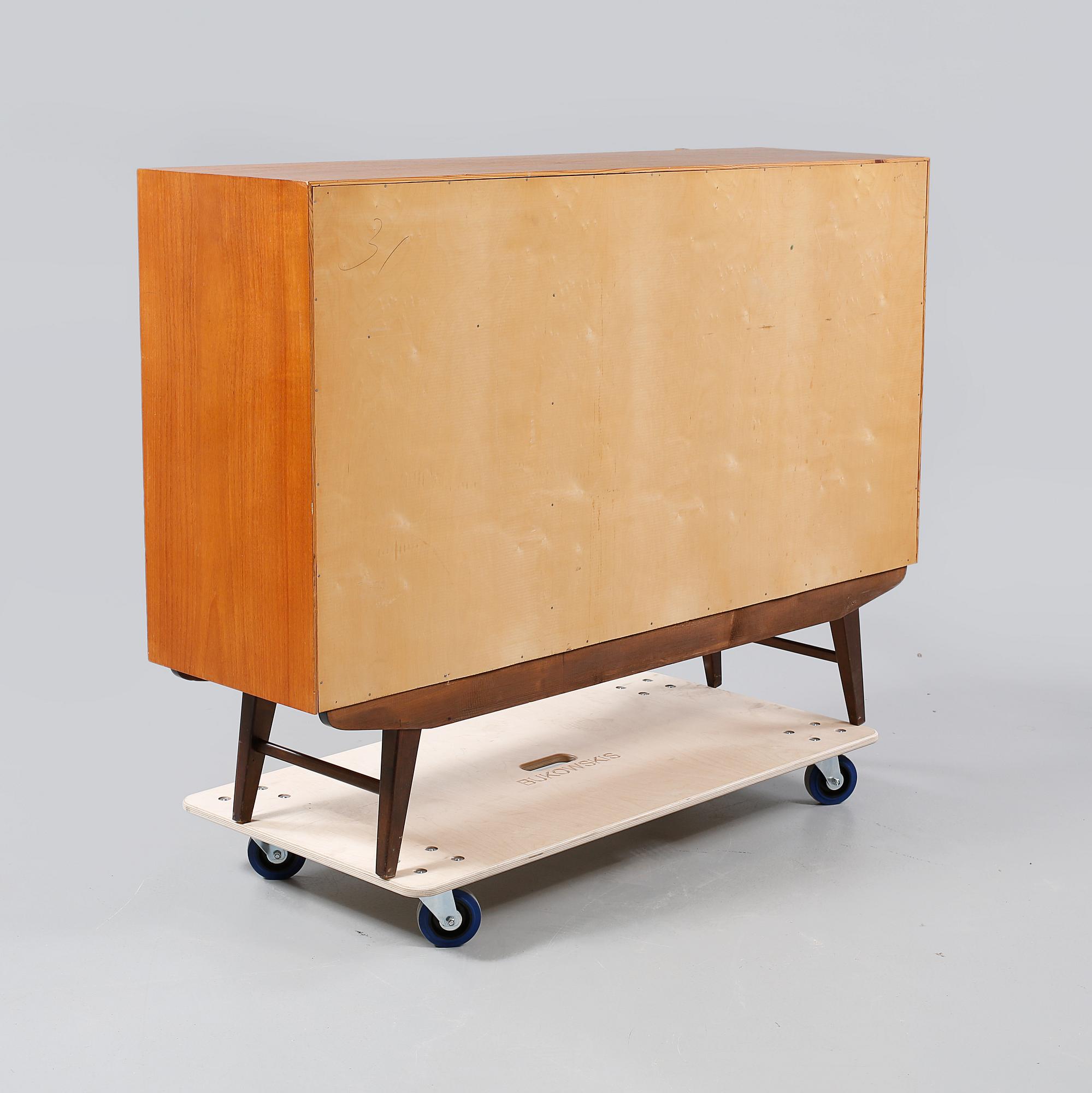 SIDEBOARD, 1900-talets tredje kvartal.
