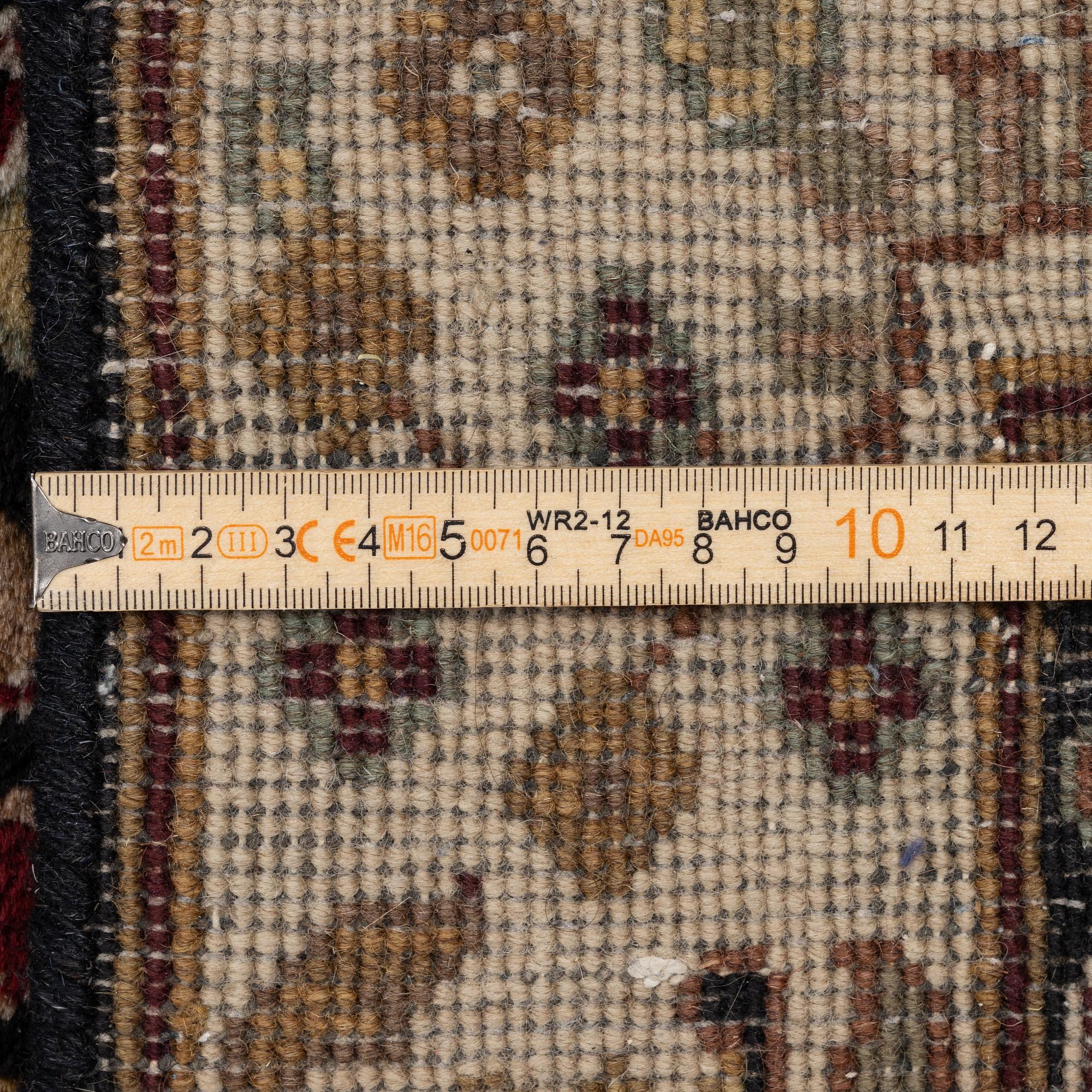 Gallerimatta, orientalisk, ca 517 x 76 cm.