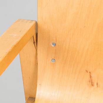 Alvar Aalto, A pair of 1970s armchairs model 403 for Artek.