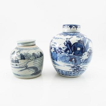 Bojaner 2 pcs China 18th/19th century porcelain.