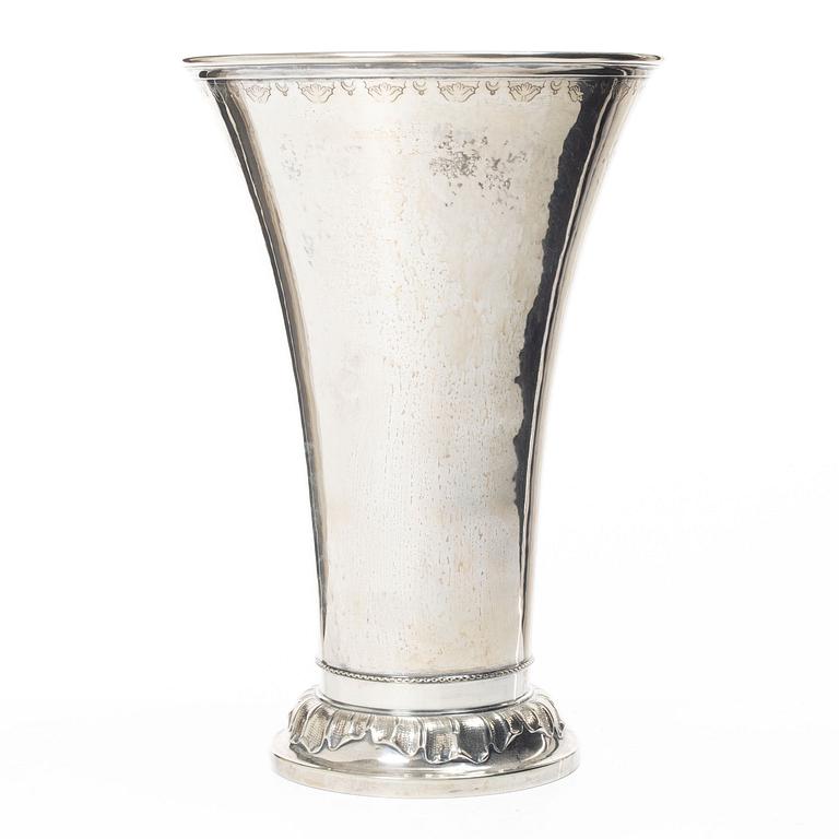 Guldsmedsaktiebolaget (GAB), Beaker/vase, silver, Stockholm 1936.