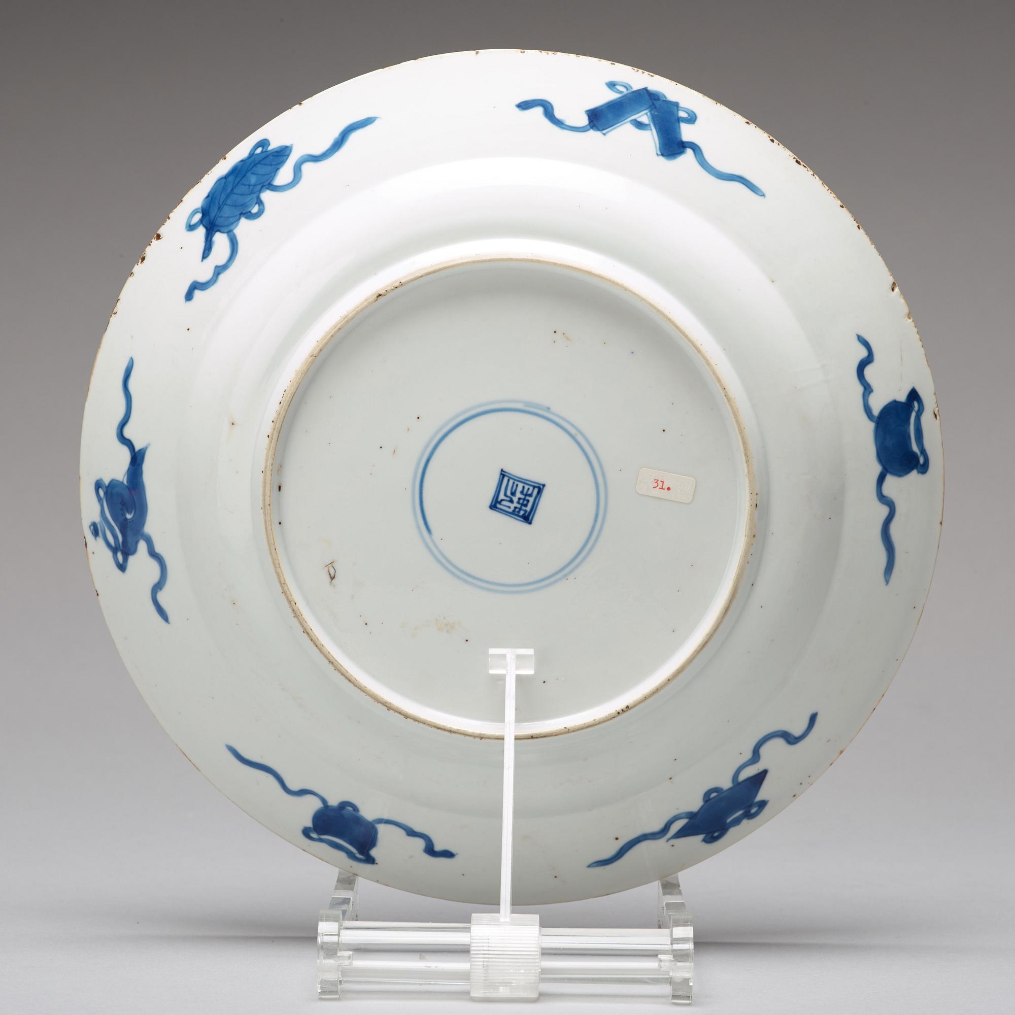 A blue and white dish, Qing dynasty, Kangxi (1662-1722).