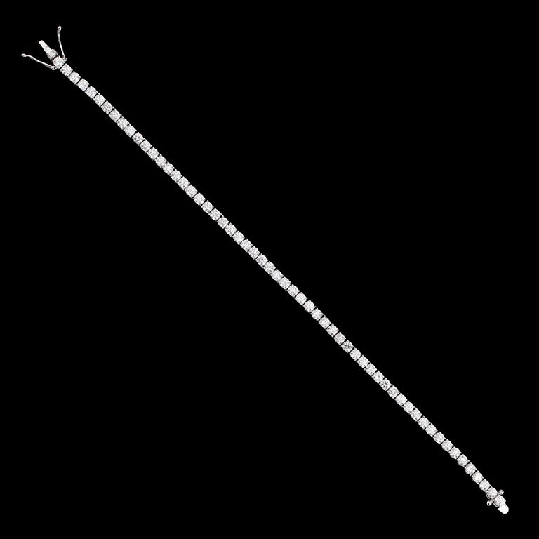 ARMBAND, 18 k vitguld, Rivière, briljantslipade diamanter tot ca 5.58 ct.