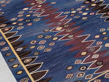 Barbro Nilsson, matto, "Snäckorna", flat weave, ca 312-313,5 x 200-204,5 cm, signed AB MMF BN.