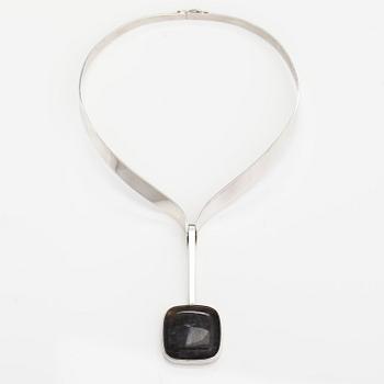 Olavi Wehmersuo, A sterling silver neckalce with a spectrolite. Kaunis Koru, Helsinki 1974.