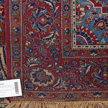 Matto, a semi-antique silk Kashan, ca 212,5-214,5 x 134,5-135,5 cm.