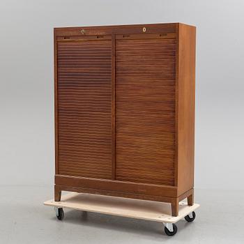 A mid 20th century oak cabinet.