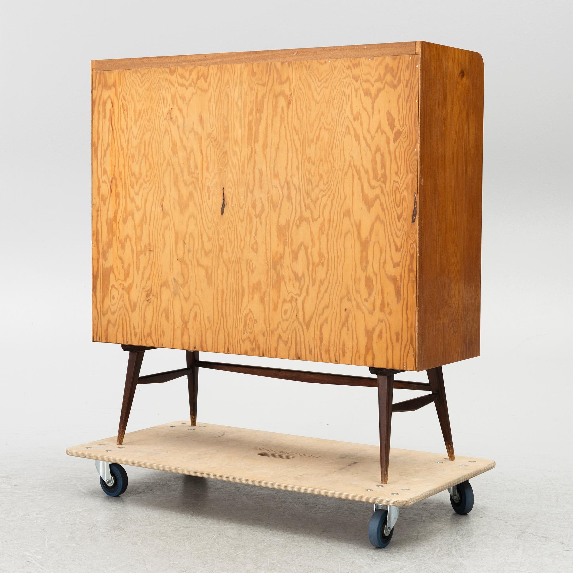A 1950's cabinet.