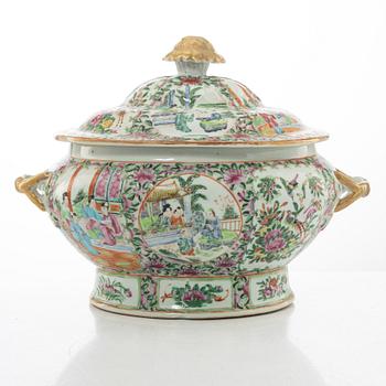 A large Chinese famille rose porcelain Canton tureen with cover, Qing dynasty, 19th century.