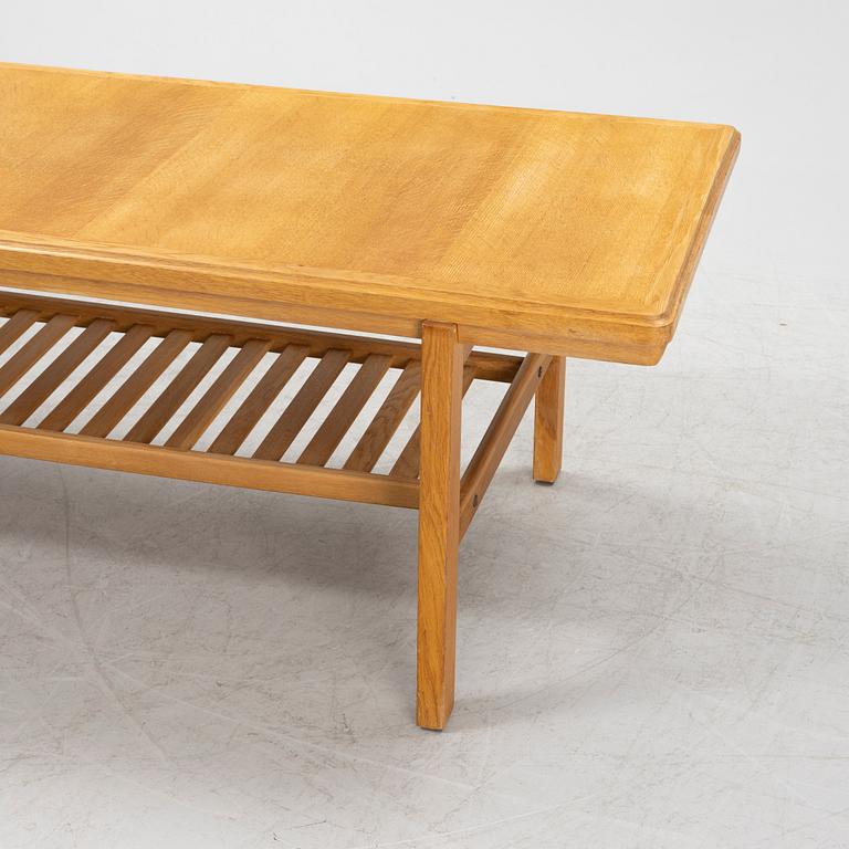 A mid 20th century coffee table.