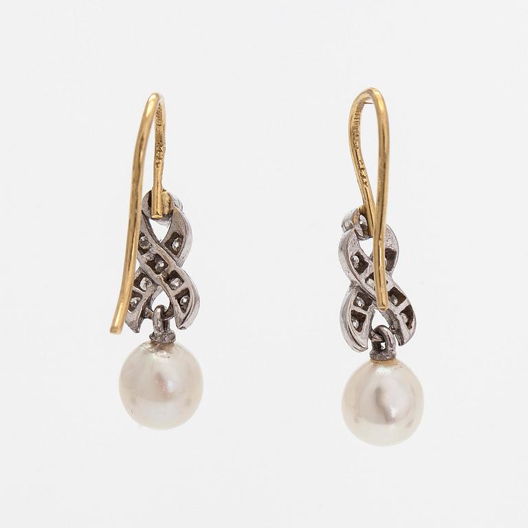 Earrings, cultured pearls, brilliant- and 8/8-cut diamonds, 18K gold.