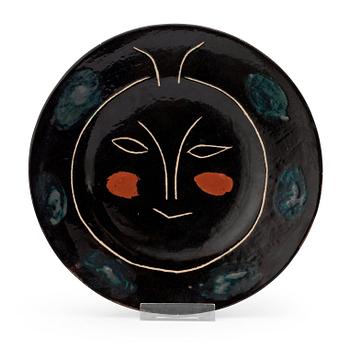977. A Pablo Picasso 'Service visage noir, assiette J' dish, madoura, Vallauris, France.