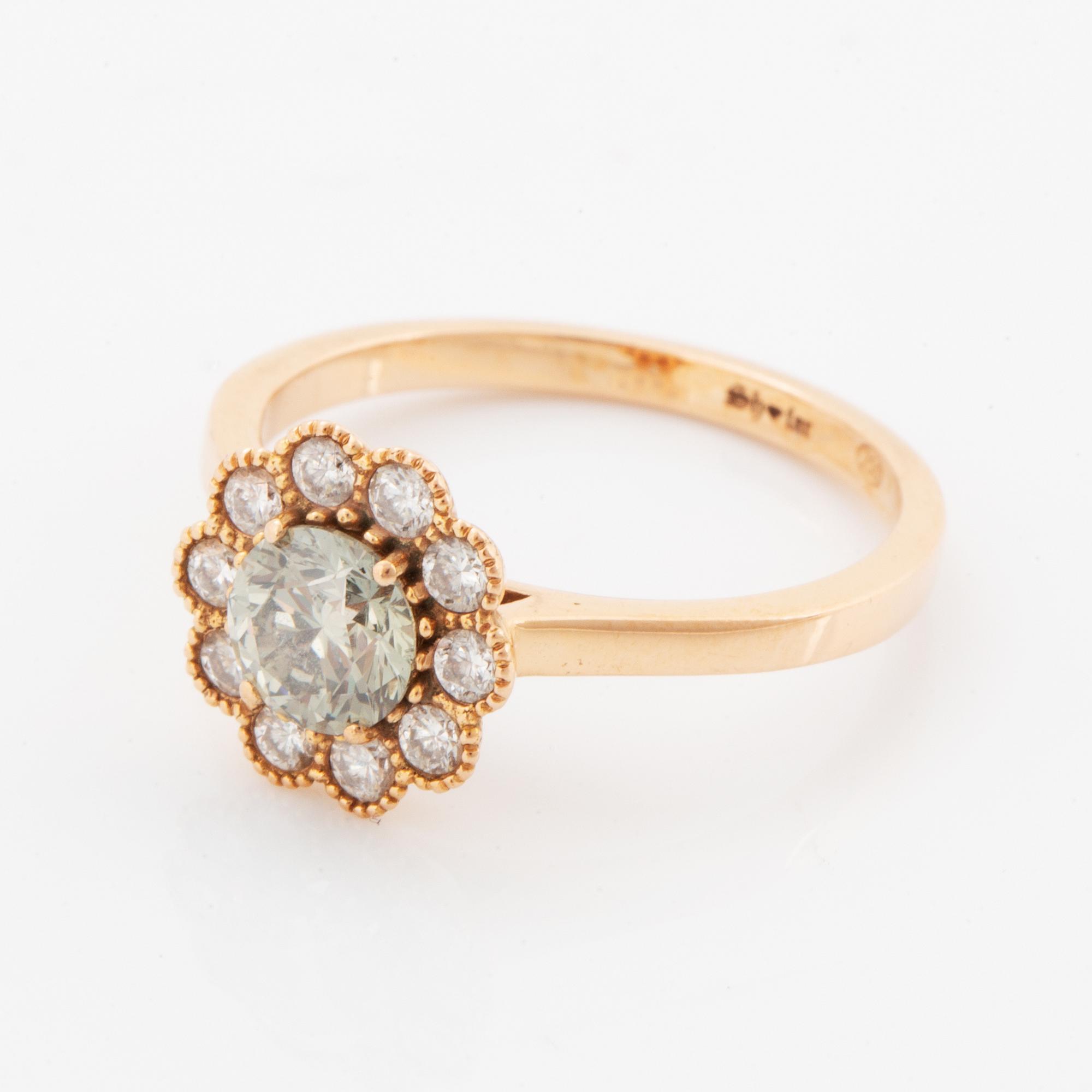 Ring, med färgbehandlad ljusgrön briljantslipad diamant och diamanter.