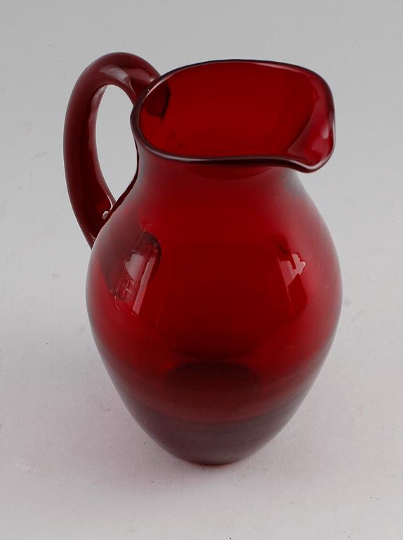 TILLBRINGARE, rött glas, Monica Bratt, Reijmyre, 1950-tal.