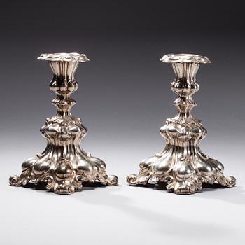 LJUSSTAKAR, ett par, silver, rokokostil, Hugo Grün, Helsingfors 1929.