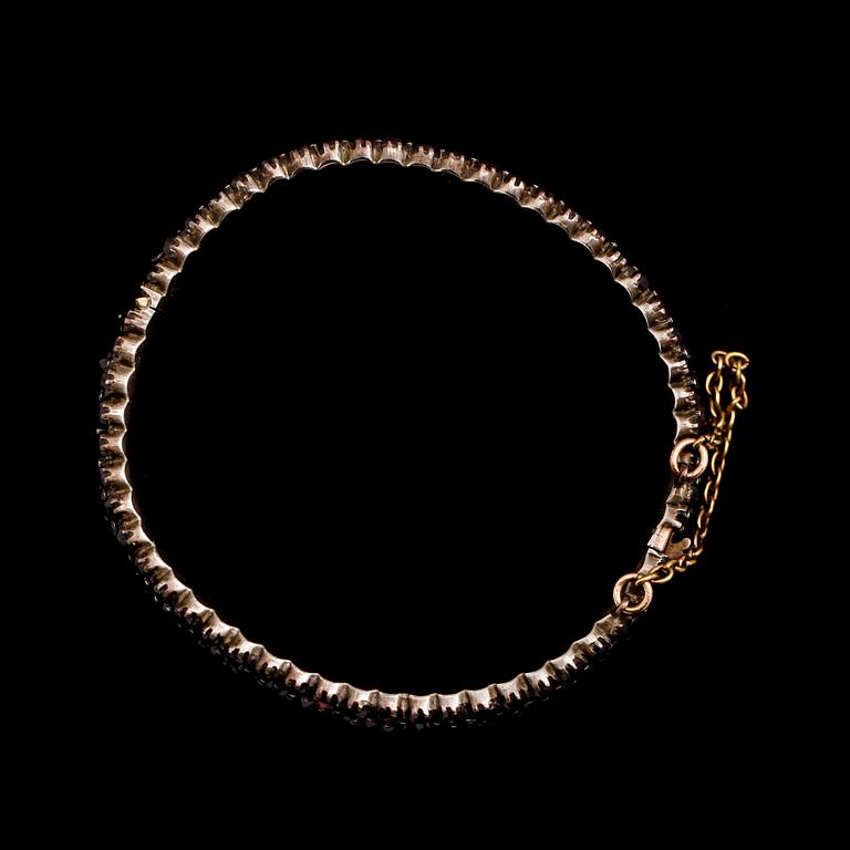 ARMBAND, granater, 1900-talets första hälft.