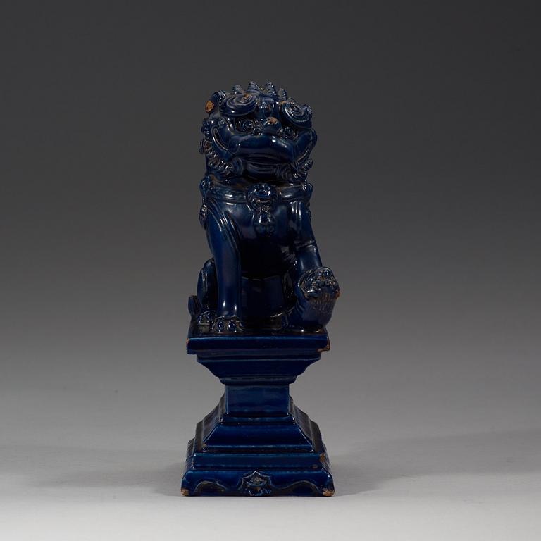 A seated blue glazed buddhist lion, Ming dynasty, 17th Century.