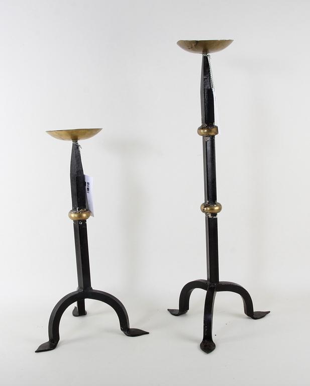 GOLVLJUSSTAKAR, ett par snarlika.