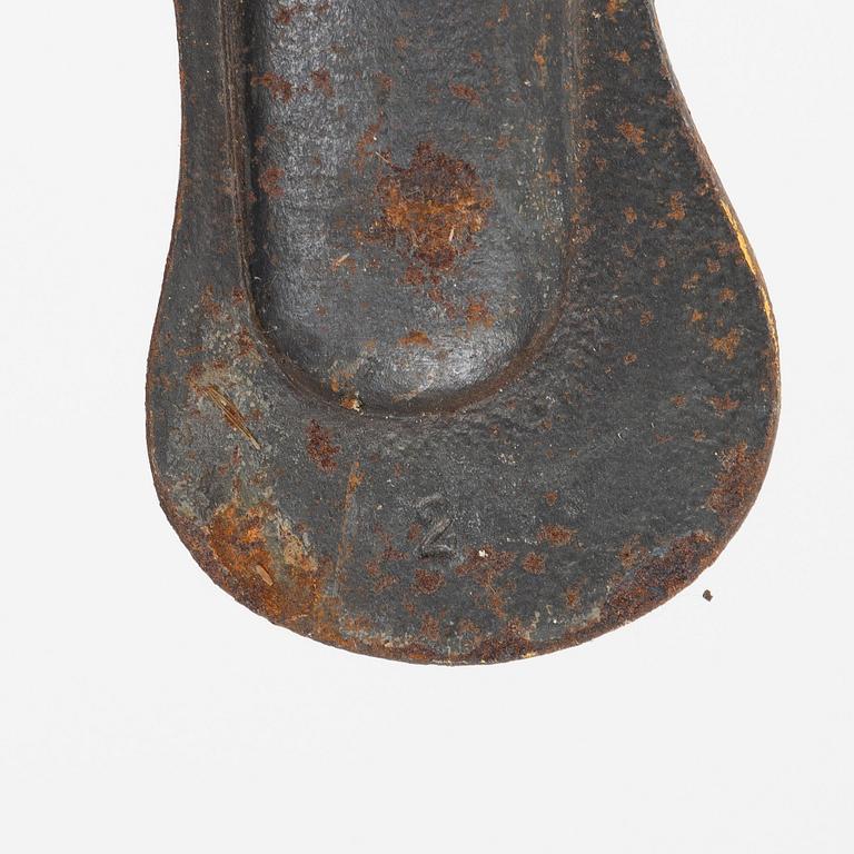 Saber, Swedish m/1893 for cavalry officer, with scabbard.