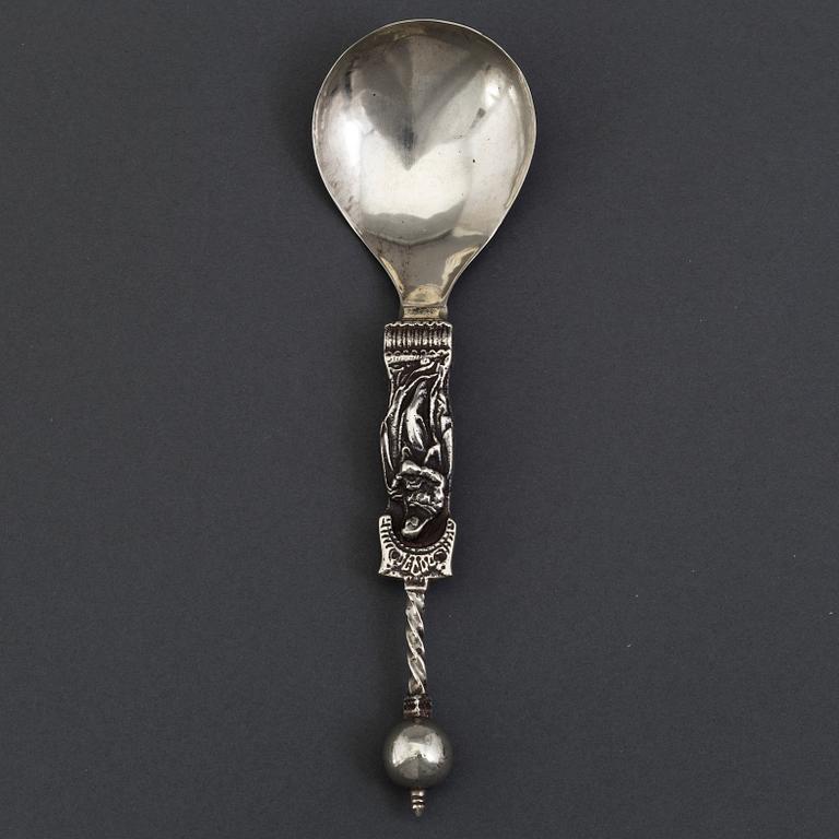 A late 19th / early 20th century silver spoon, unmarked.