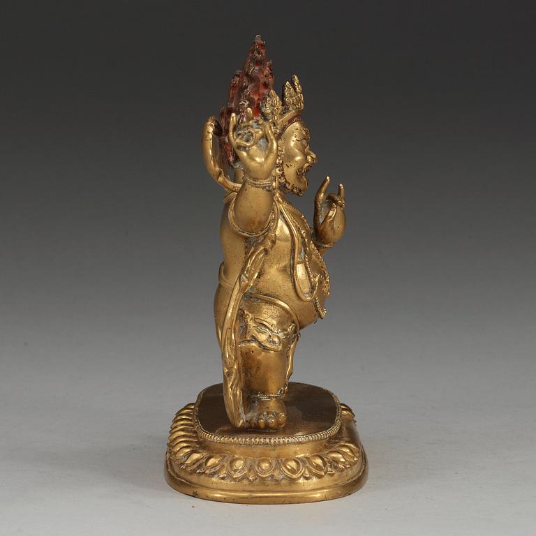 DHARMAPALA, förgylld brons, Sinotibetansk. Troligen 1700-tal.