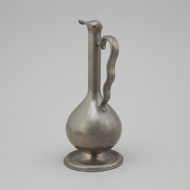 A pewter vase byr Ystad tenn 1929.