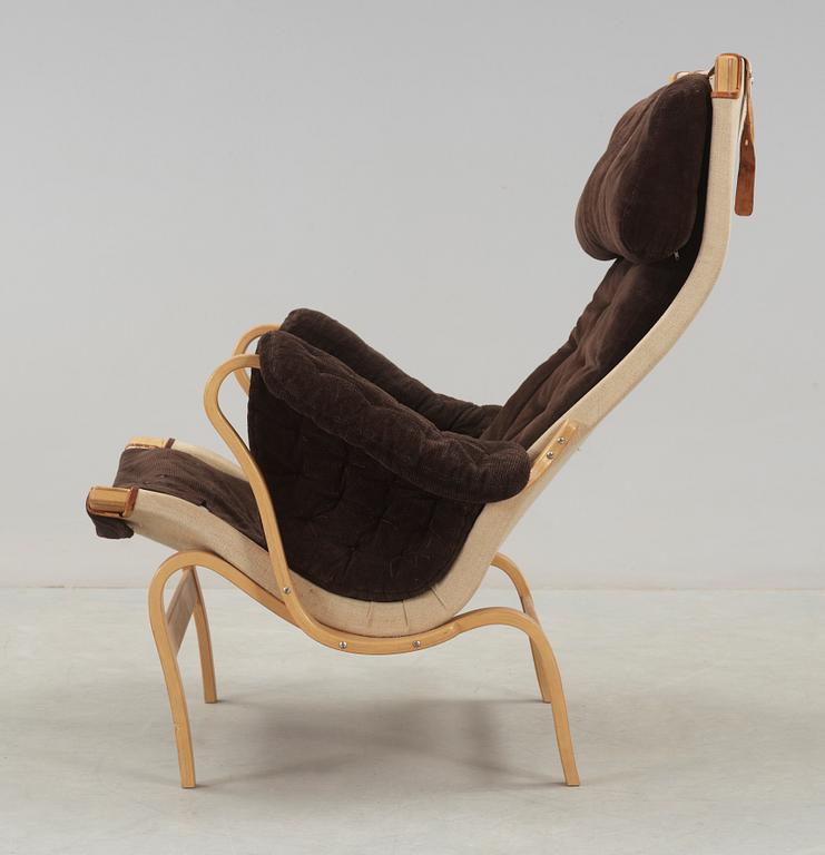 FÅTÖLJ, "Pernilla". Bruno Mathsson, Dux, 1900-talets andra hälft.