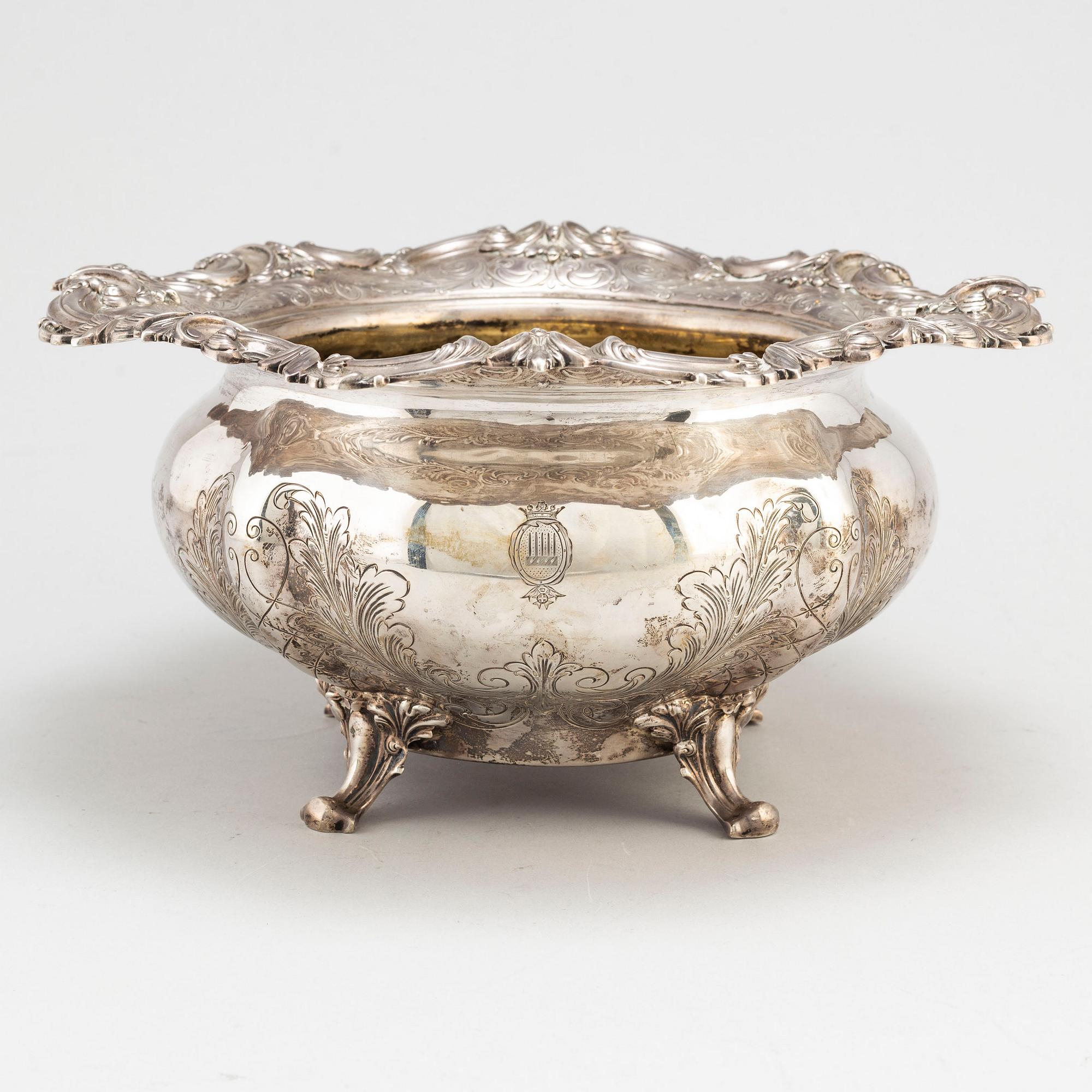 A first half of the 20th centry strling silver jardinere/flower pot.