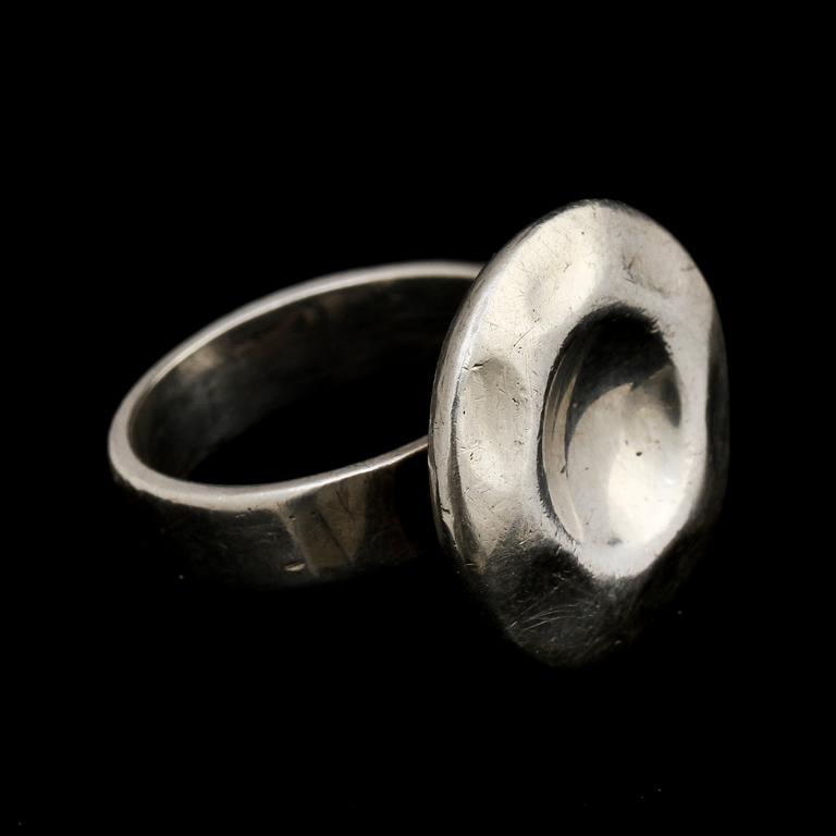 ARMBAND samt RING, silver, NE From, Danmark  resp Sven-Erik Högberg, Göteborg, 1996. Tot vikt 61 g.