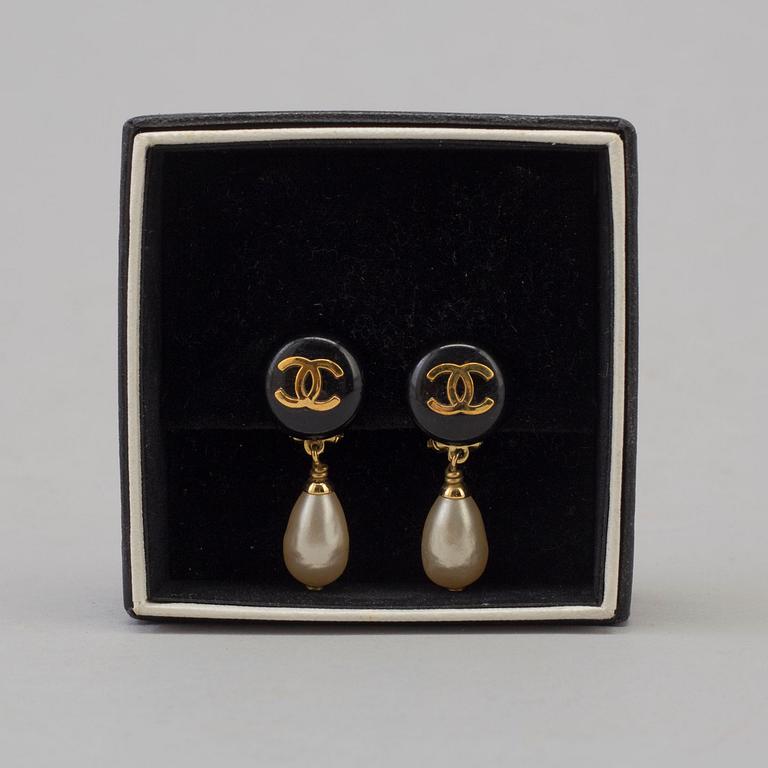 CHANEL, earrings.