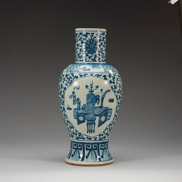 A blue and white vase, Qing dynasty (1644-1912).