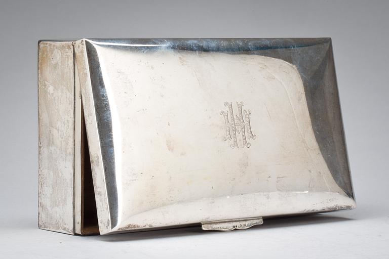 SKRIN, silver. Importstämplar, CG Hallberg 1924. Total vikt ca 495 g.