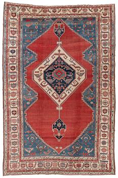 445. A Bakshaish carpet, West Persia, c. 576 x 385 cm.