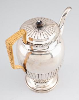 KAFFEKANNA, silver, Wien, möjligen 1869. Vikt ca 628 gram.