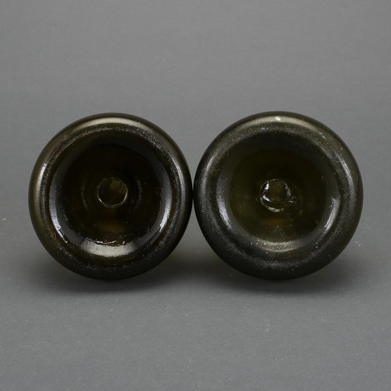 FLASKOR, 2 st, glas, 1700-tal.